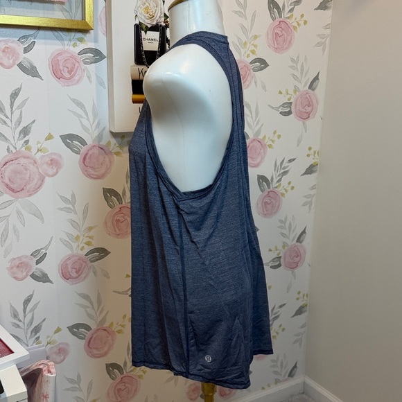 Lululemon Hot Like Agni Singlet
Heathered Dark Grey/Navy Blue - Picture 4 of 6